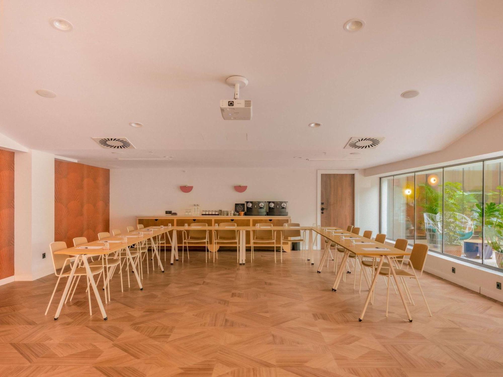 Ibis Styles Sevilla City Santa Justa Exteriör bild